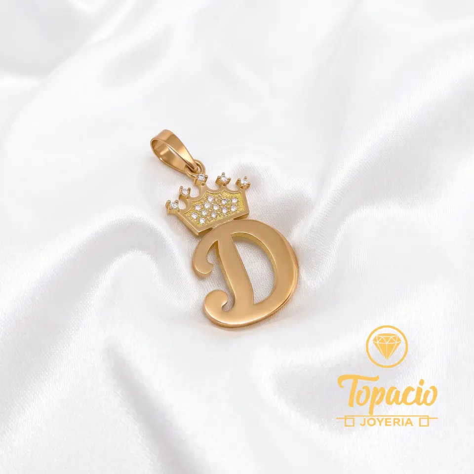 Dije Inicial "D" con Corona 18K