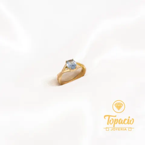 Anillo Solitario con Piedra Aguamarina 18K