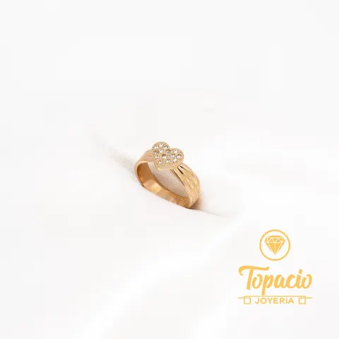 Anillo Corazón con Piedras 18K