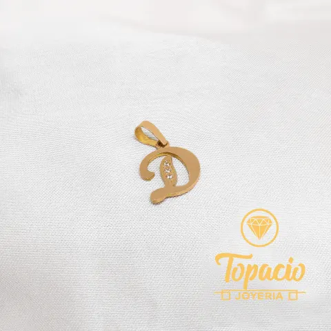 Dije Inicial “D” 18K