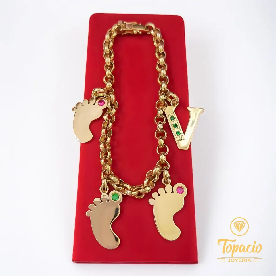 Pulsera Dona con Dijes Colgantes 18K