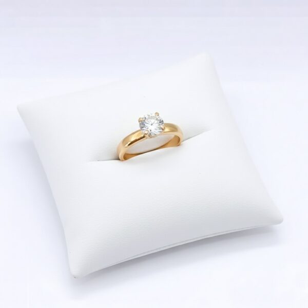 Anillo Solitario en Oro 18k con Zirconia
