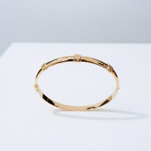 Puñera con Detalles de Brillo en Oro 18k
