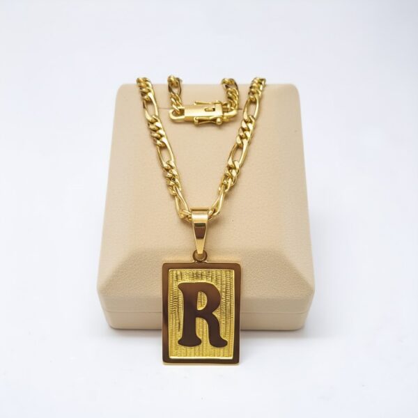 Cadena Cartier con Dije Inicial en Oro 18k
