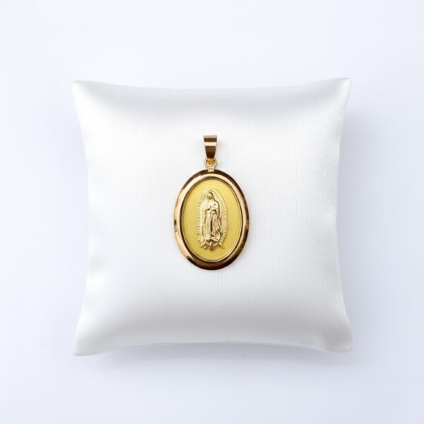 Dije Virgen de Guadalupe Ovalado en Oro 18k