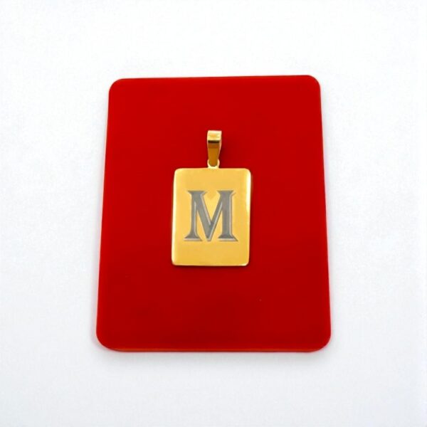 Dije Inicial “M” en Oro 18k