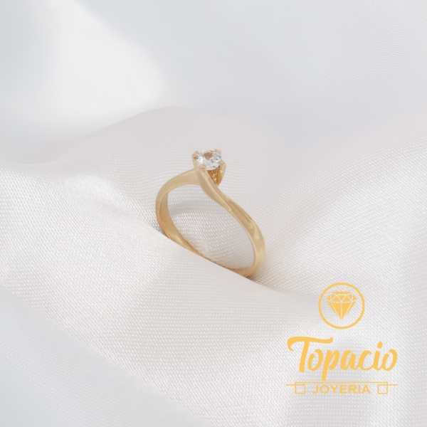 Anillo de Compromiso Torcido 18K