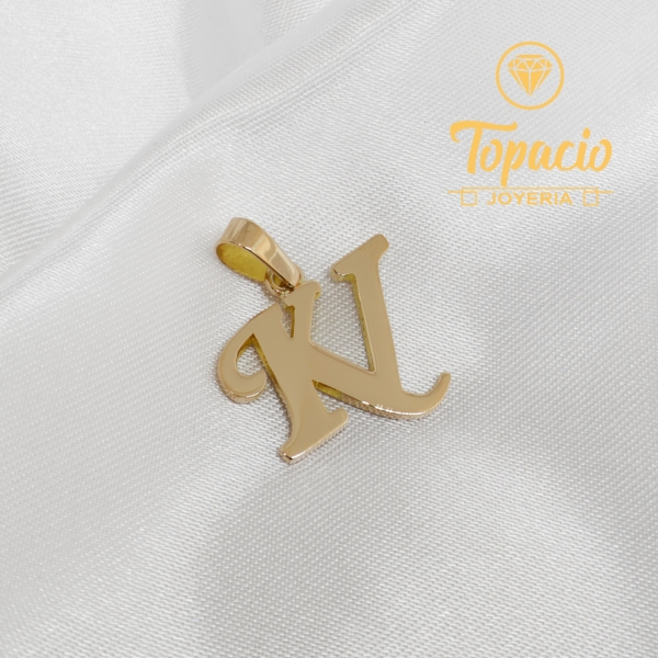Dije Iniciales “KV” Personalizado 18K