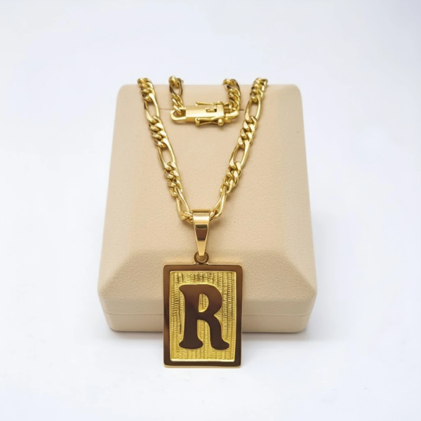 Cadena Cartier con Dije Placa "R" 18K