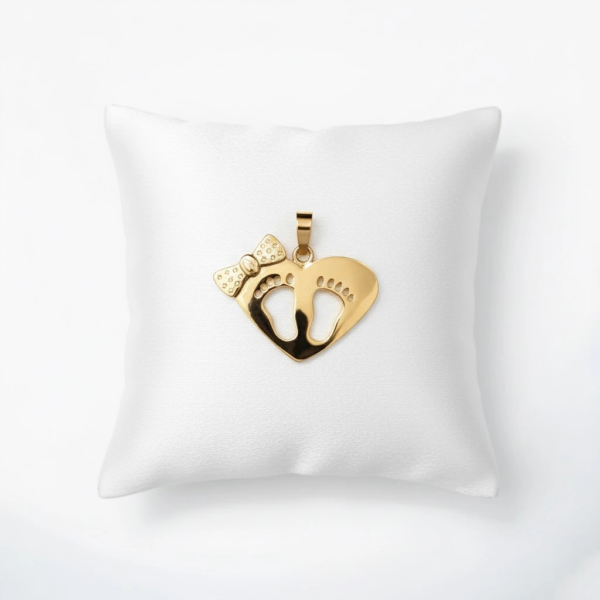 Dije Piecitos Corazón 18K