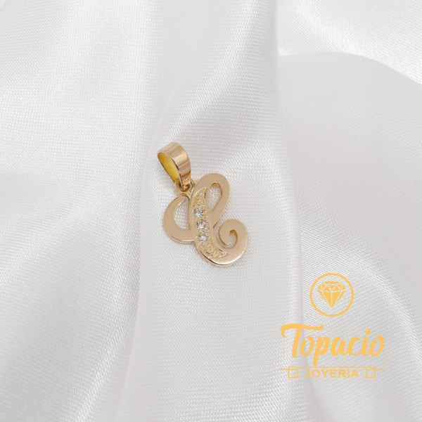 Dije Inicial “C” 18K