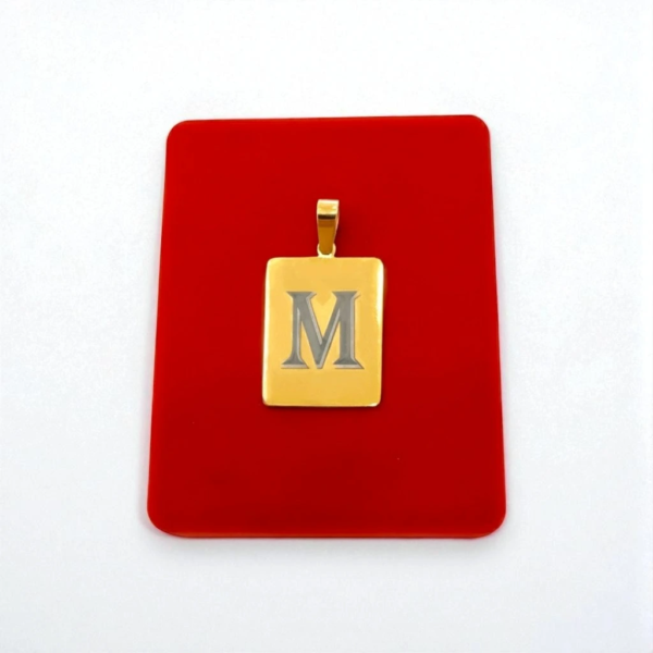 Dije Placa Inicial “M” 18K
