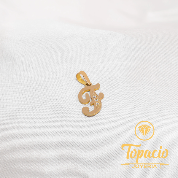 Dije Inicial “F” 18K