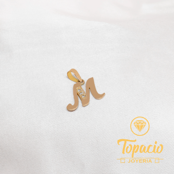 Dije Inicial “M” 18K