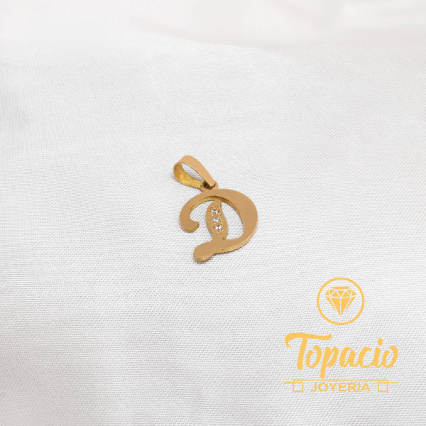 Dije Inicial “D” 18K