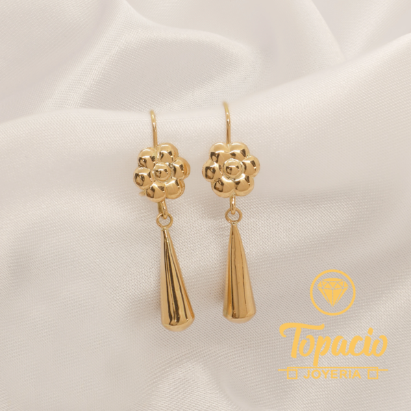 Arete Flor con Lágrima Colgante 18K