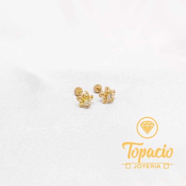 Aretes Flor con Piedra Blanca 18K
