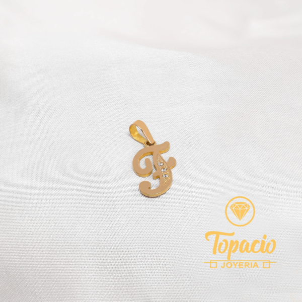 Dije Inicial “F” 18K