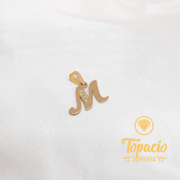 Dije Inicial “M” 18K
