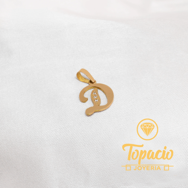 Dije Inicial “D” 18K