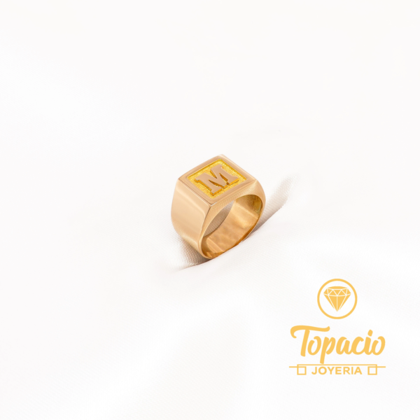 Anillo Chevalier con Inicial 18K
